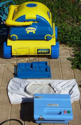 Aquabot Bravo avec ses accessoires